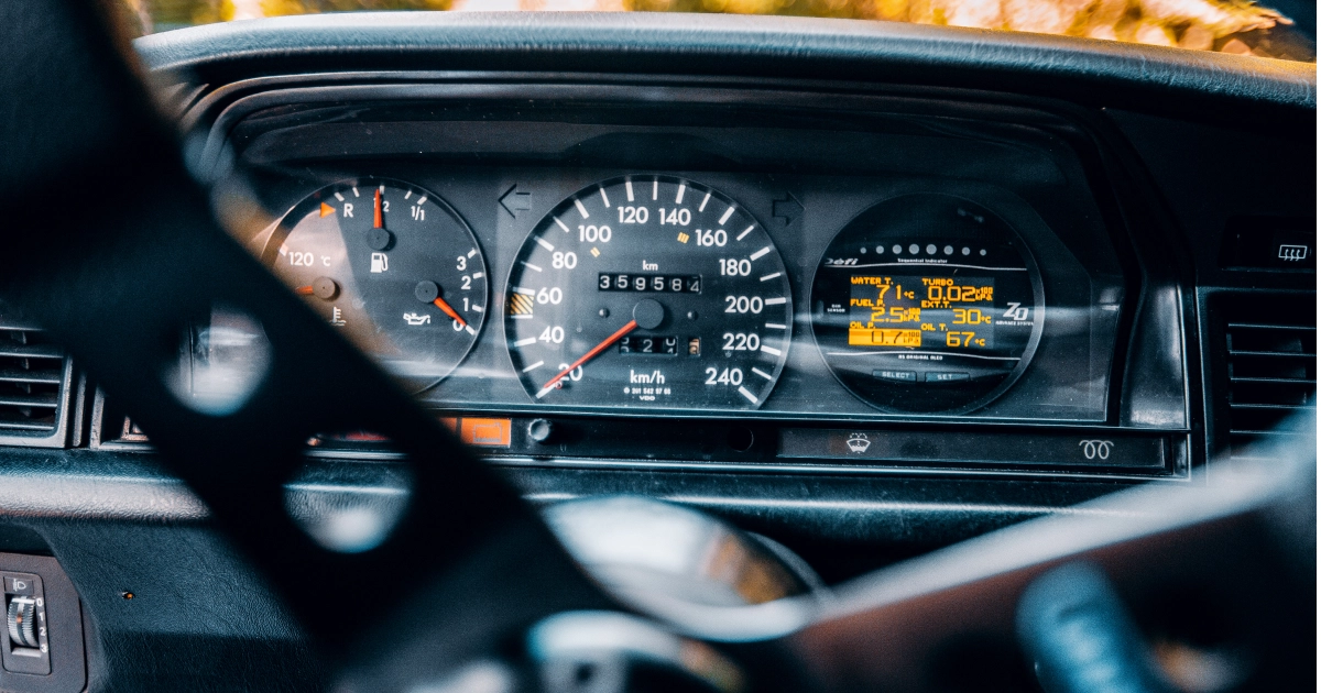 Dica 1: Quilometragem e Sinais de Desgaste – Como Identificar um Veículo Realmente Bem Cuidado